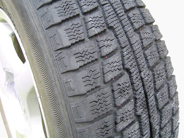 Studless tire